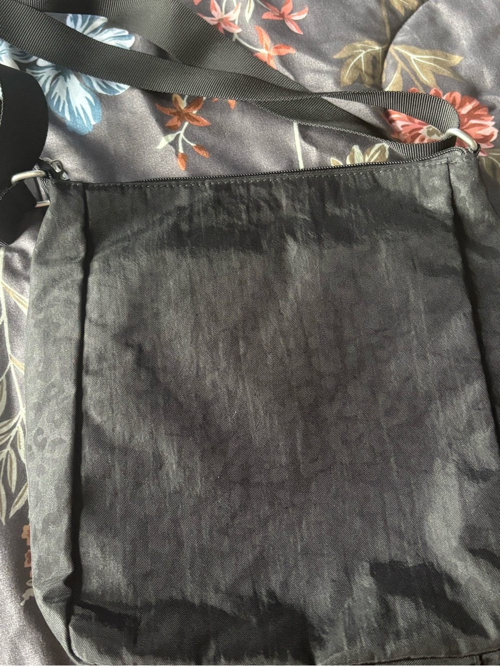 Baggallini Black Men's Crossbody Messenger Bag with Flap - Picture 5 of 5